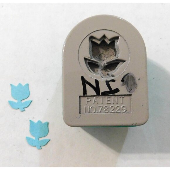 Tulip Paper Punch .5 Inch Green Crafting Tool Scrapbook Card Making - Picture 2 of 2